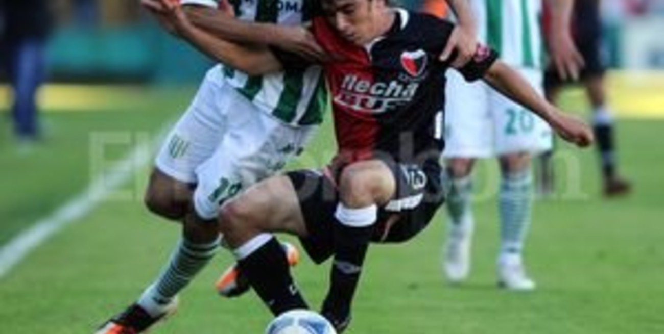 Colón goleó a Banfield con dos del "Bichi" en su despedida del fútbol