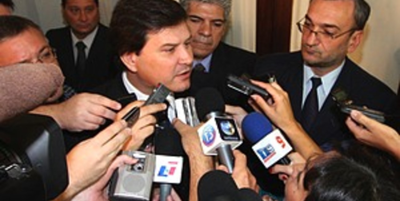Spinozzi le dijo a Binner que ya hay fondos para subir salarios