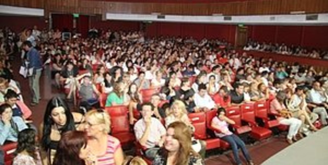 Titularizan a más de 800 docentes