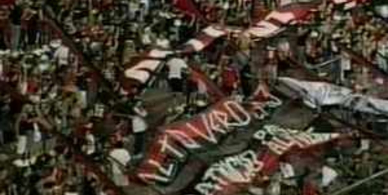 Colón derrotó a River y es uno de los punteros del campeonato