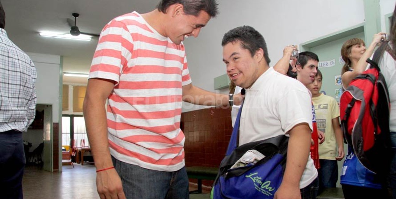 El plantel de Unión visitó la escuela especial Sara Faisal