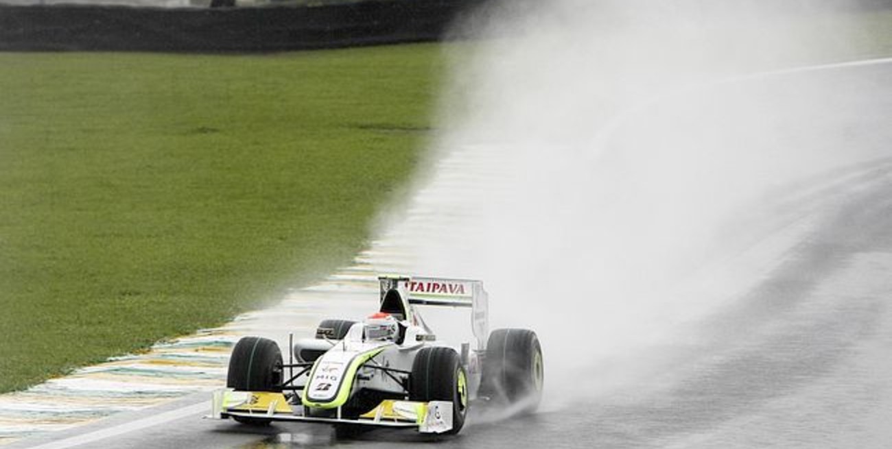Barrichello se hizo fuerte en su tierra y largará primero