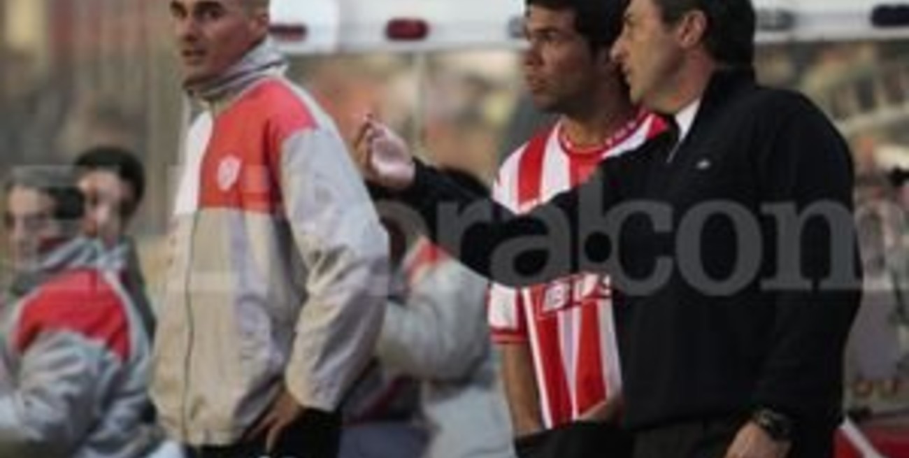 Unión espera por Zárate pero irían los mismos once