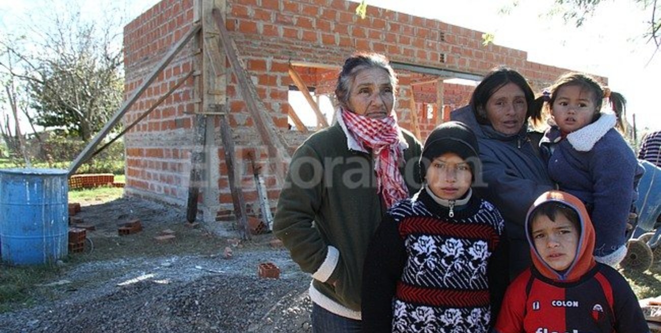 En dos meses se termina la casa para Marta y sus hijos