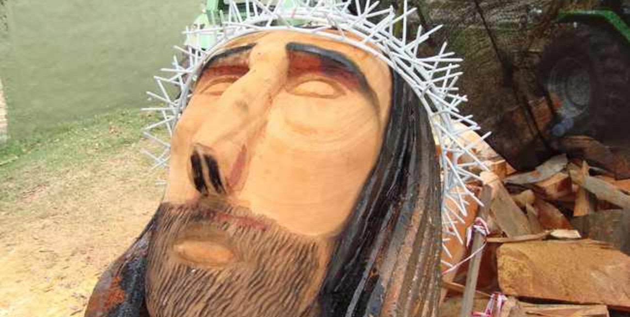 Tallan en Santo Domingo un Cristo de 30 toneladas