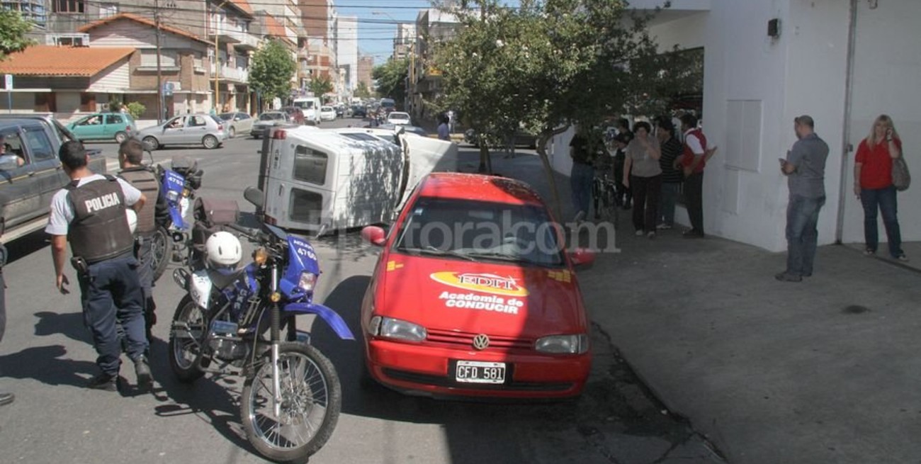 Choque y vuelco en San Luis y Suipacha