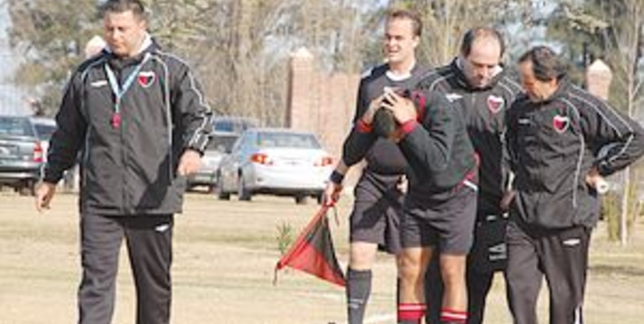 Los dirigentes están preocupados por la demora de Larrivey