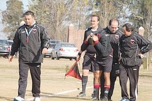 Los dirigentes están preocupados por la demora de Larrivey