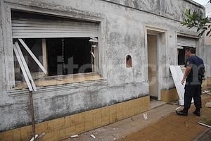 Fueron a apagar un incendio y descubrieron un crimen 