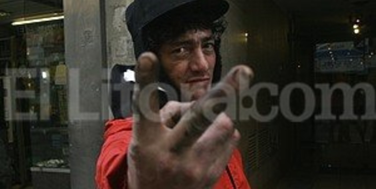 "Pity" Álvarez baleó a uno de sus productores