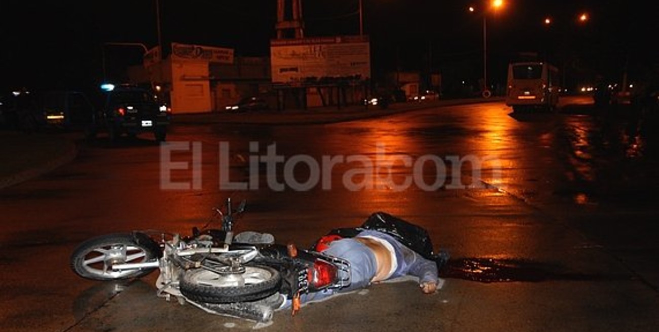 Murió un motociclista atropellado por un colectivo