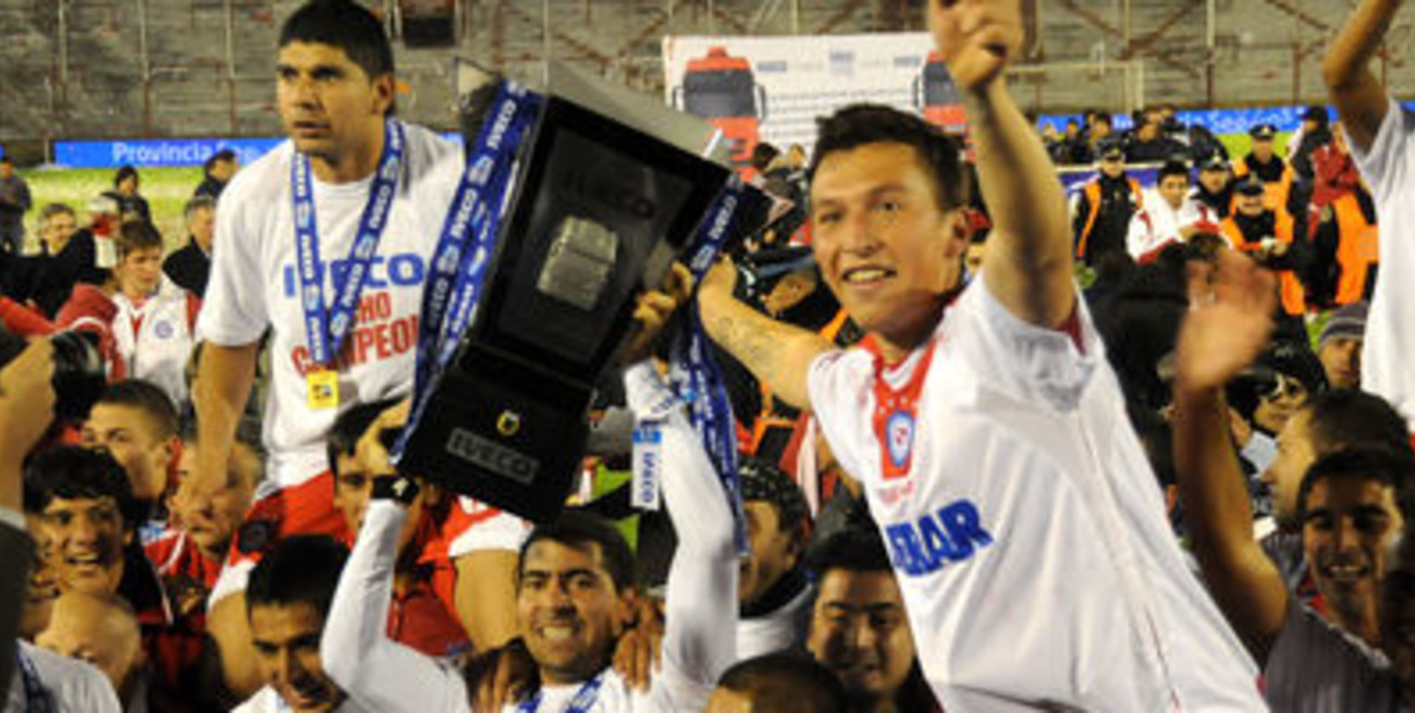 Argentinos levanta la copa