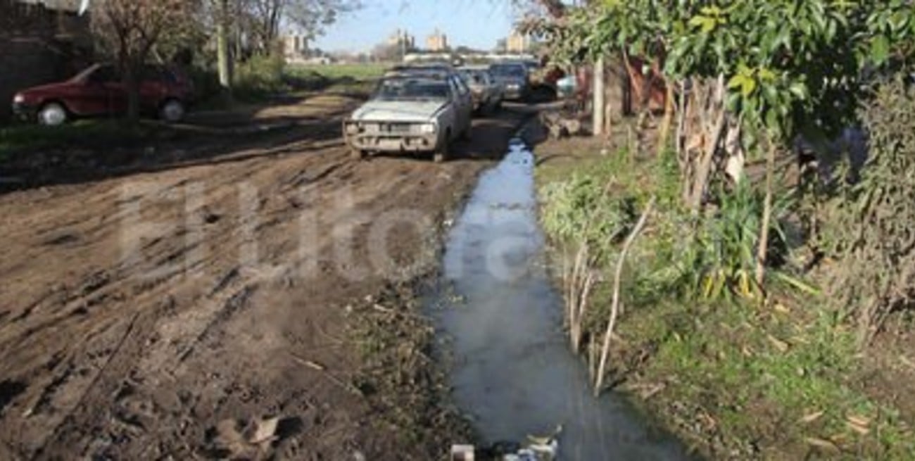 Reclaman desagües en barrio Los Ángeles