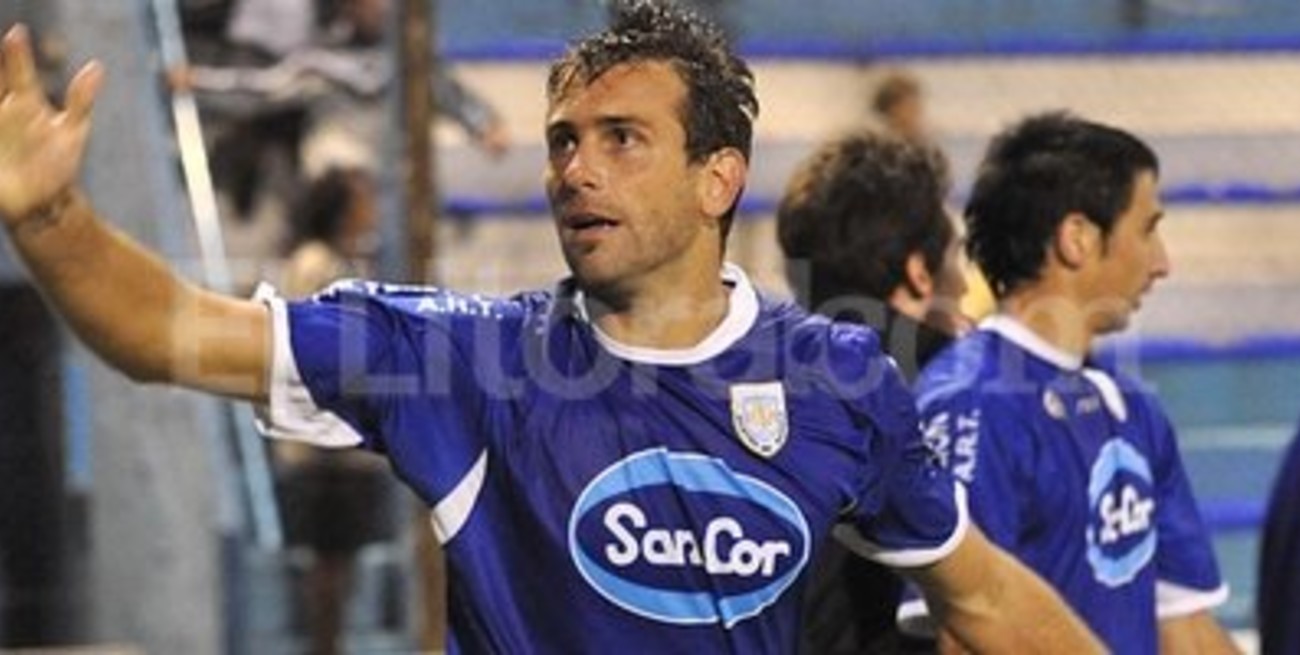 Goleó Atlético Rafaela, y puso un pie en Primera