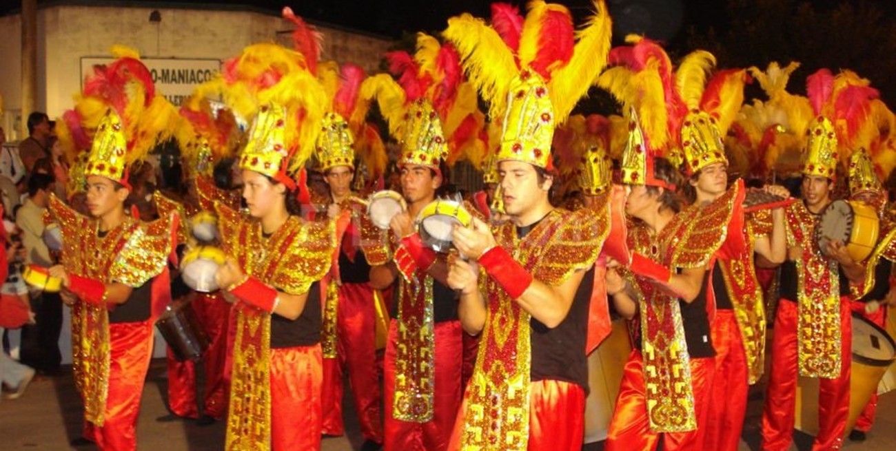 Con una tarde de murga y samba anticipan el Carnaval en Santo Tomé
