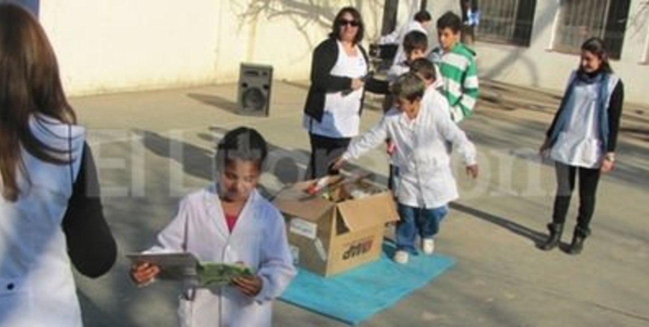 Canje para niños: juguetes bélicos por libros y juegos didácticos