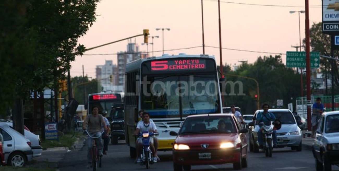 Sólo funcionan algunas líneas de transporte urbano