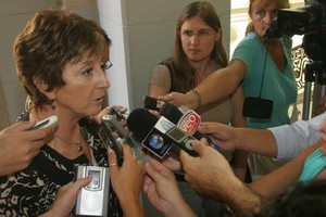 Evalúan descontar a los docentes que hagan paro