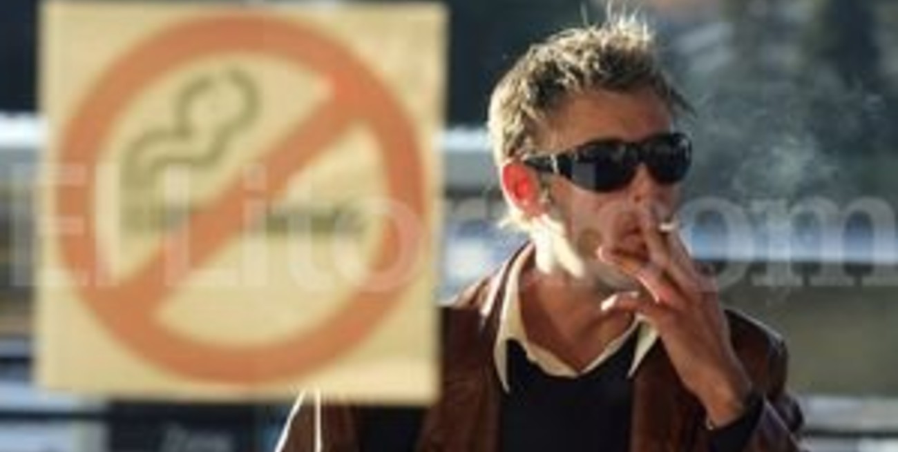 Nueva York prohibió fumar en parques públicos y playas