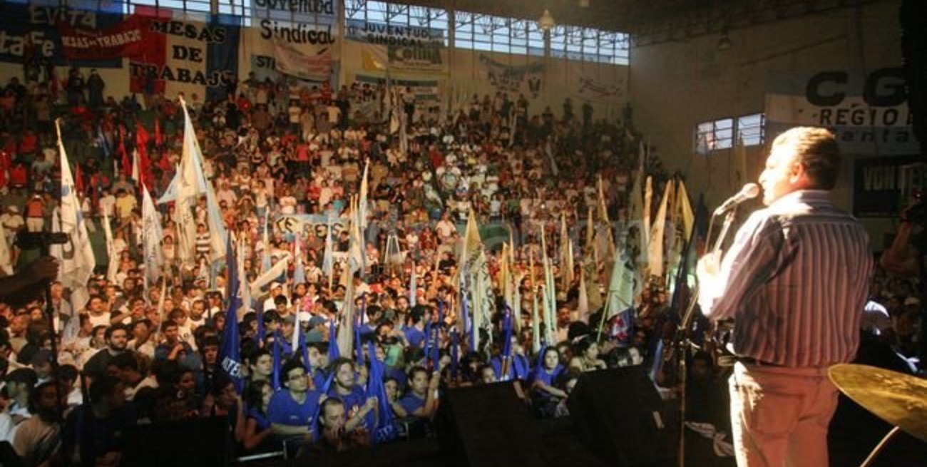 Agustín Rossi presidió un masivo acto con jóvenes de la provincia