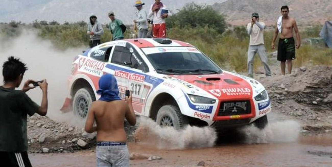 El Rally Dakar encara su segunda parte hacia la meta de Lima