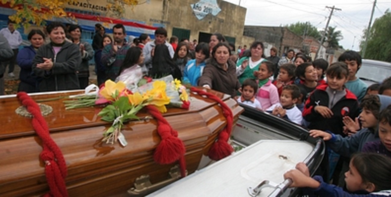 Los barrios de la ciudad dieron su último adiós al padre Rosso 