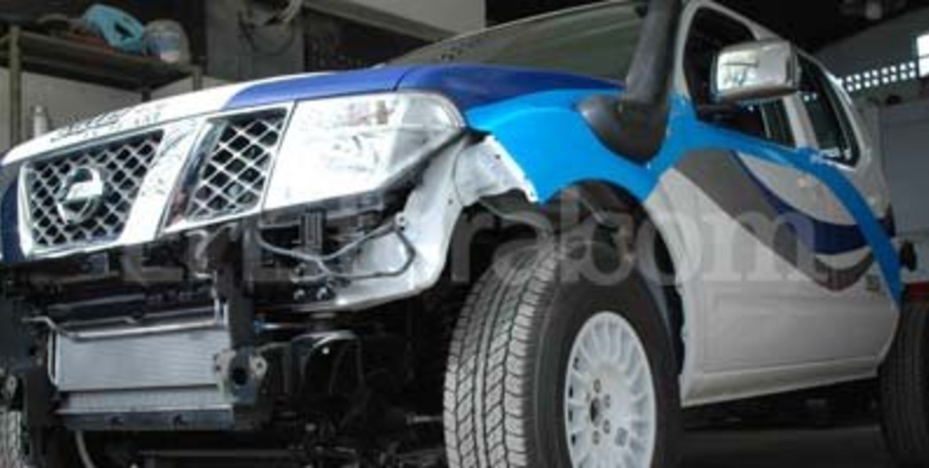 Cómo preparan la camioneta santafesina que competirá en el Dakar 2011