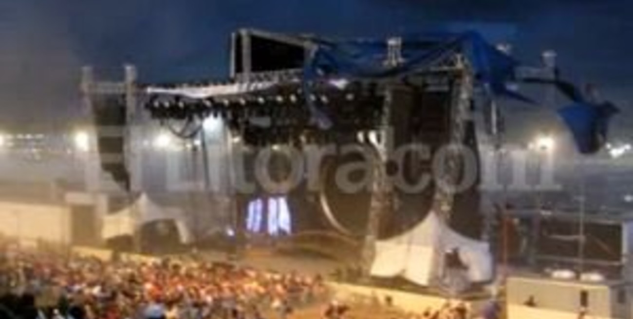 Escenario se derrumba y mueren cuatro personas en feria de Indiana