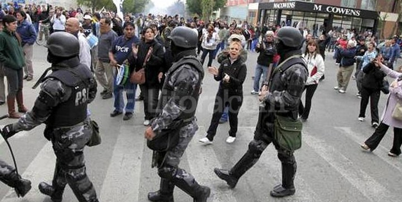 Represión y crisis política en Santa Cruz