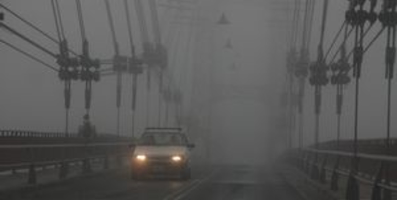 Una densa niebla permaneció durante las primeras horas del día sobre la ciudad y zona