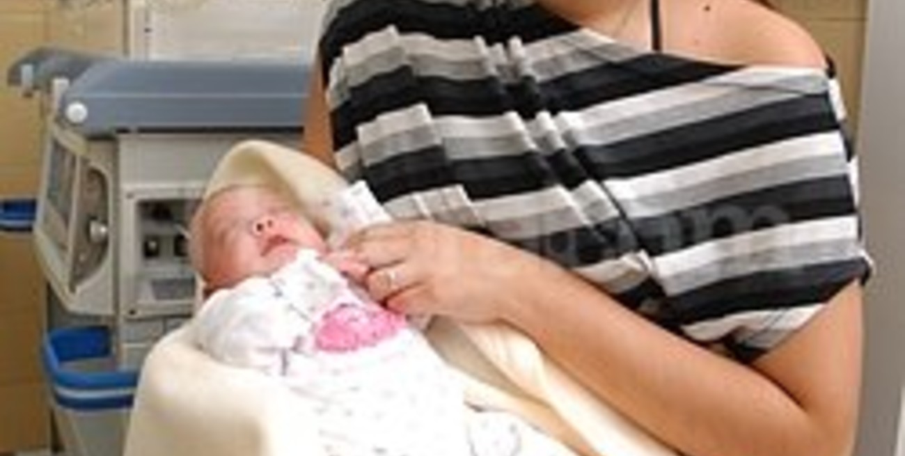Una beba pesó 470 gramos y luego de tres meses volvió a su casa