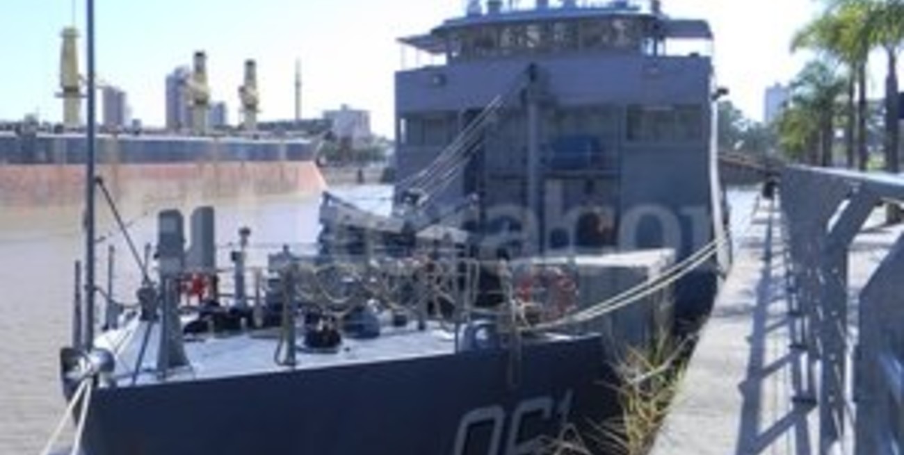 Día de la Armada Naval: un buque amarró en el puerto para los festejos