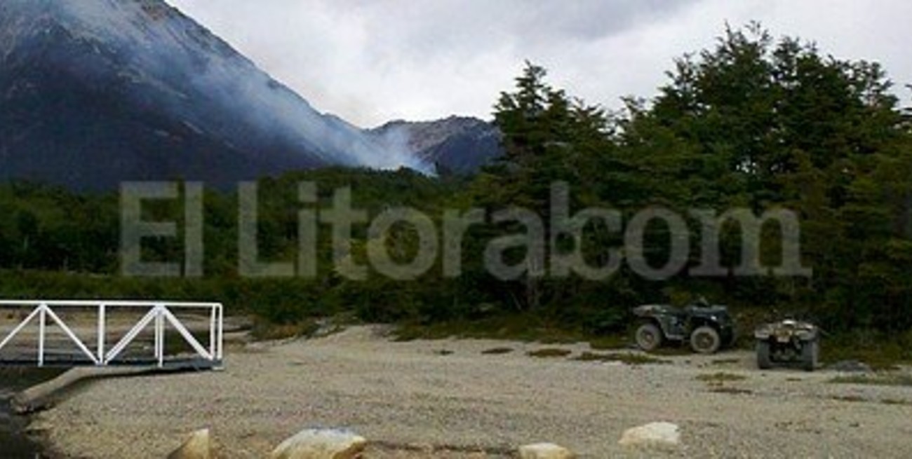 Contienen un incendio forestal en Tierra del Fuego