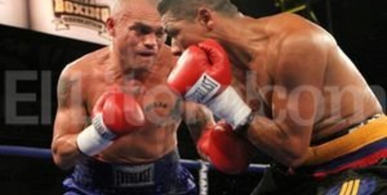 La "Hiena" Barrios venció sin mucho brillo al colombiano Alcorro