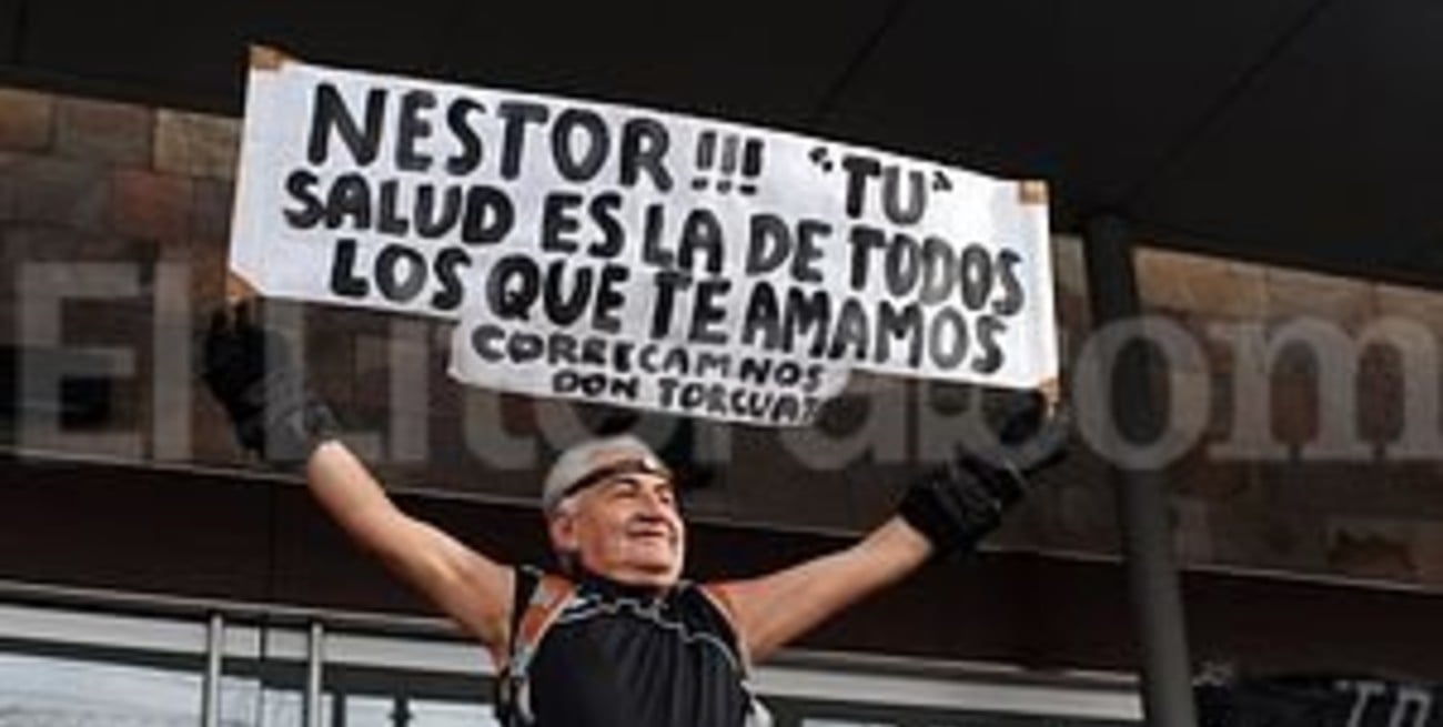 Néstor Kirchner "evoluciona satisfactoriamente" de la intervención quirúrgica