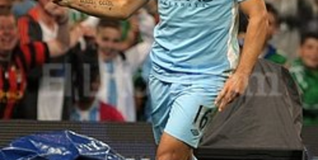 Dos goles y una asistencia del "Kun" Agüero en su debut en el Manchester City