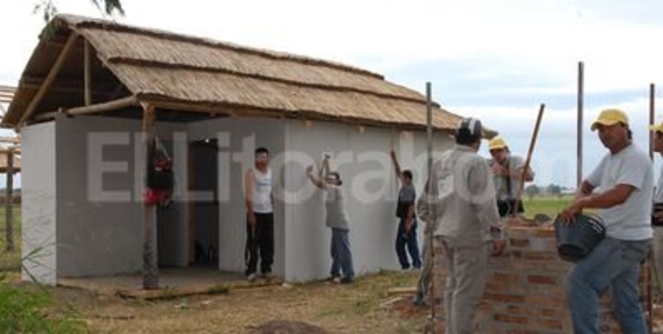 Trasladan a las familias de Playa Norte
