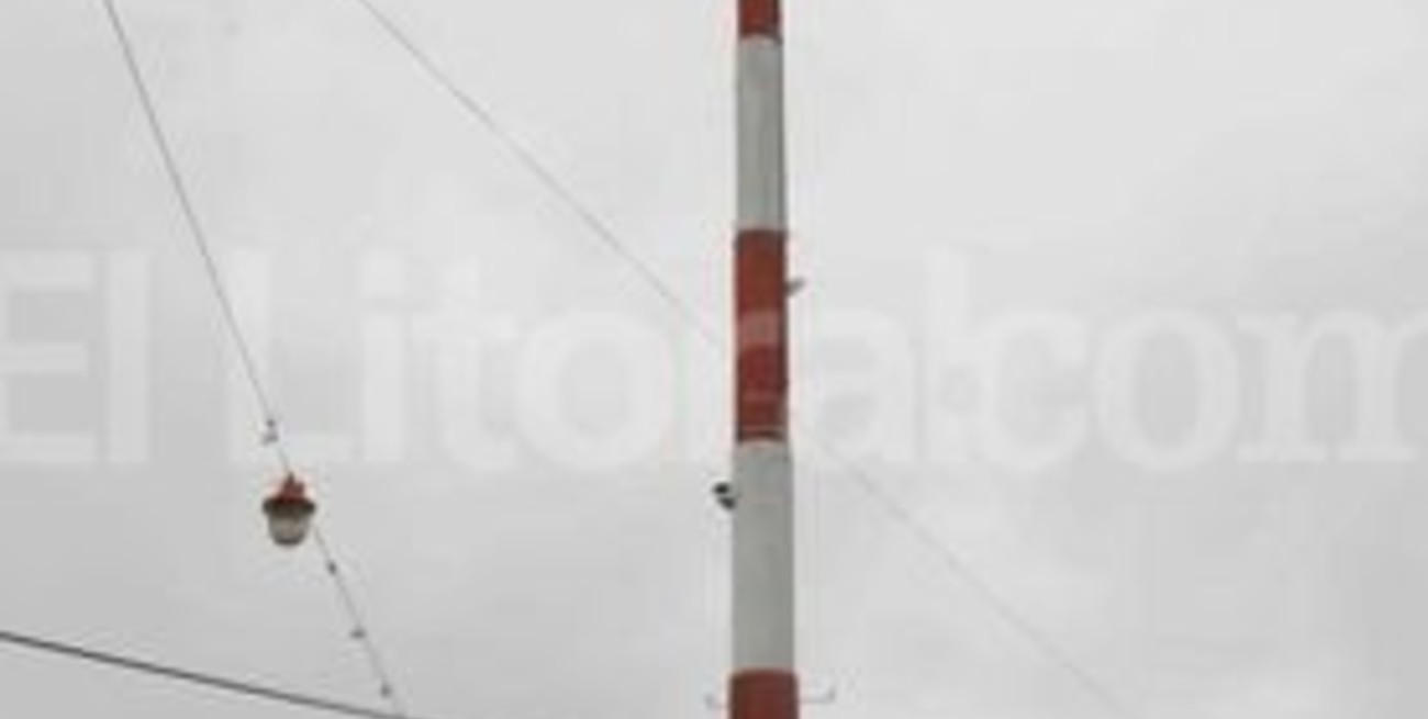 Escuela rosarina reclama retirar una antena de celulares tras la muerte de un alumno