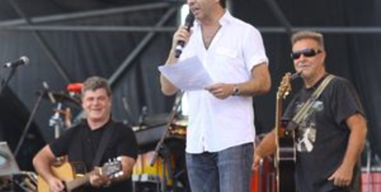 Unas cien mil personas en el festival "Argentina abraza a Chile"