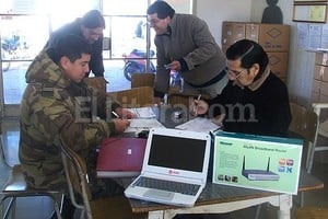Más de 300 netbooks para escuelas del norte