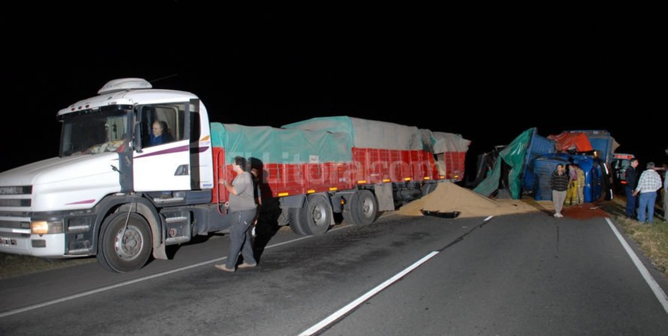 Choque de camiones en la Autopista