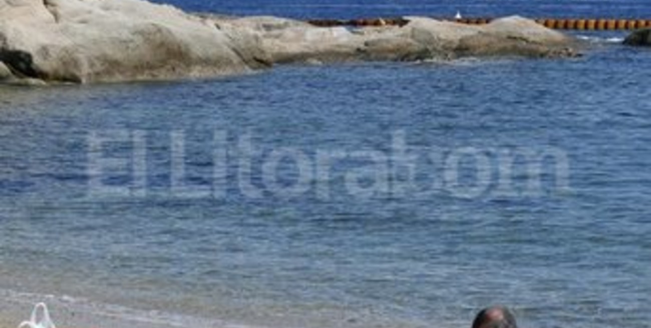 Sol y relax a metros del escenario de la tragedia del Costa Concordia