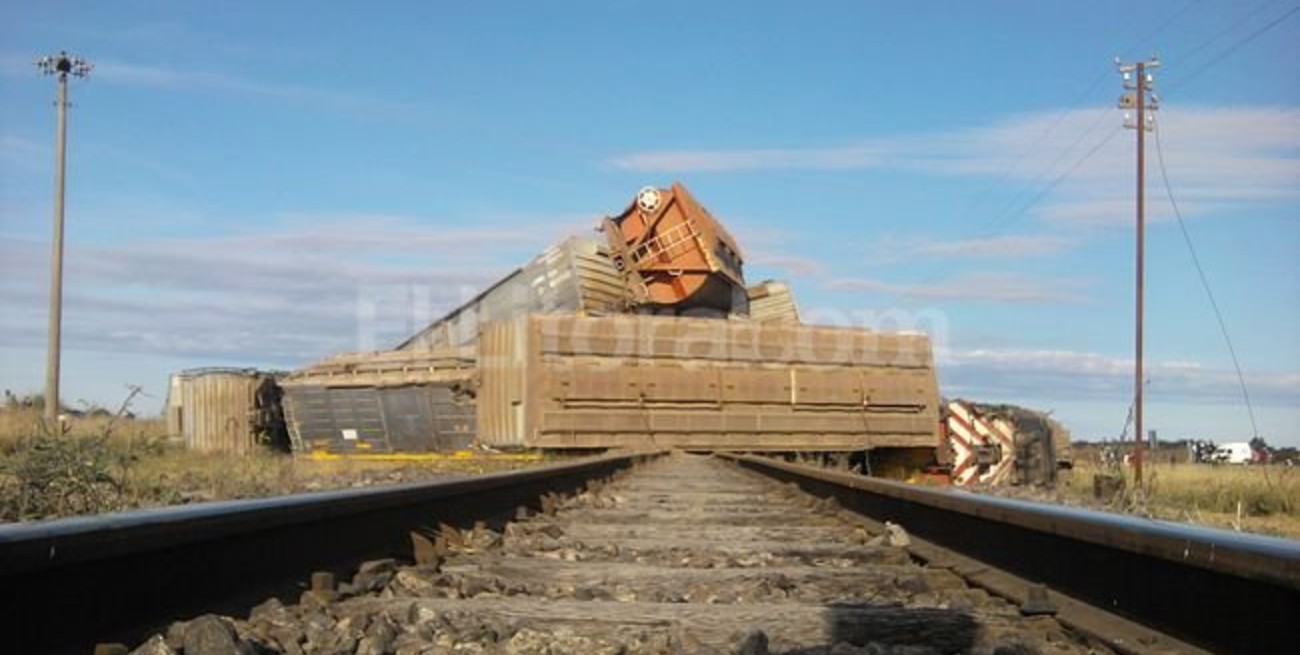 Impresionante accidente entre un tren y un camión