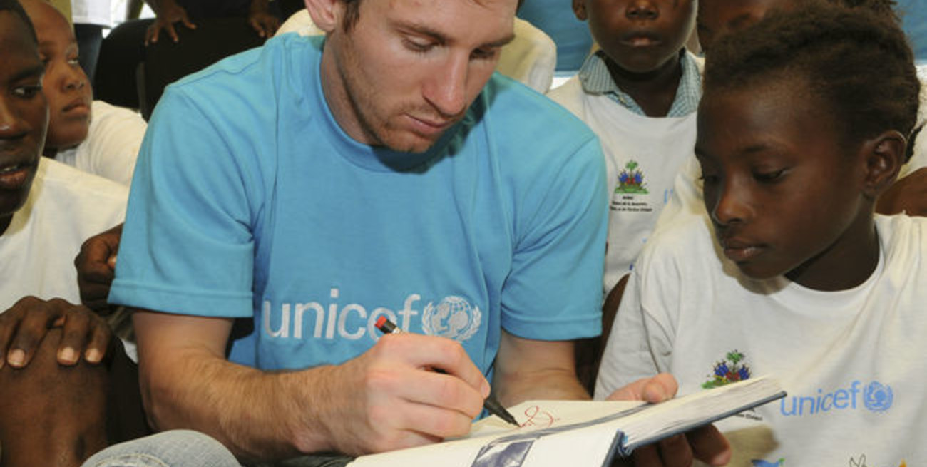 Lionel Messi visitó Haití seis meses después del terremoto