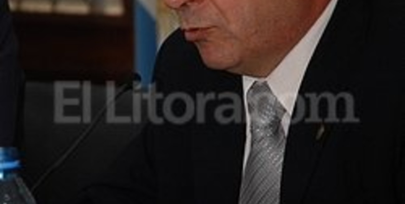 Superti refuta acusaciones sobre impresión de boletas