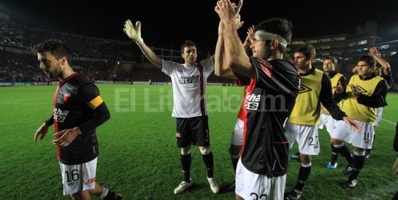 En un emotivo y accidentado partido Colón y Belgrano igualaron en el Centenario