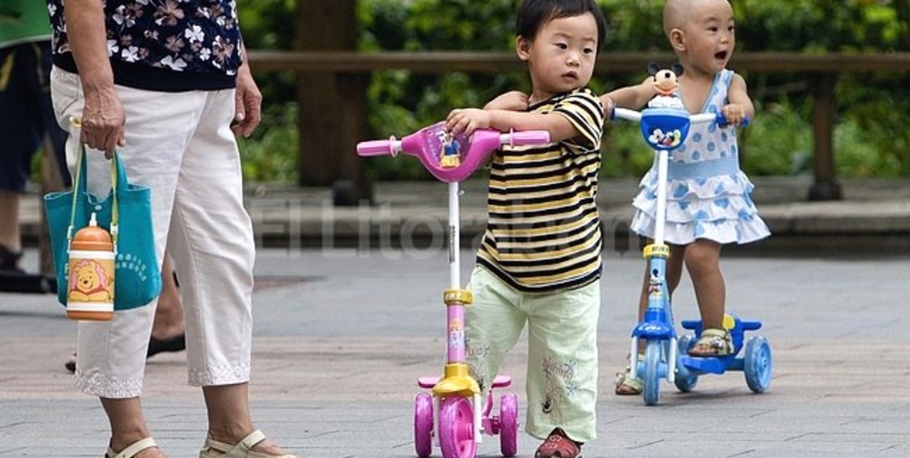 China analiza relajar la política del "hijo único"