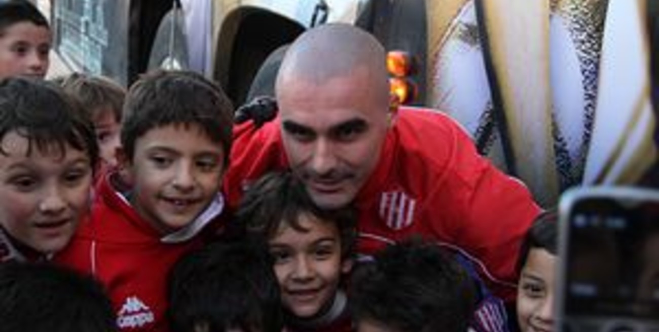 El uruguayo Correa arregló su continuidad en Unión