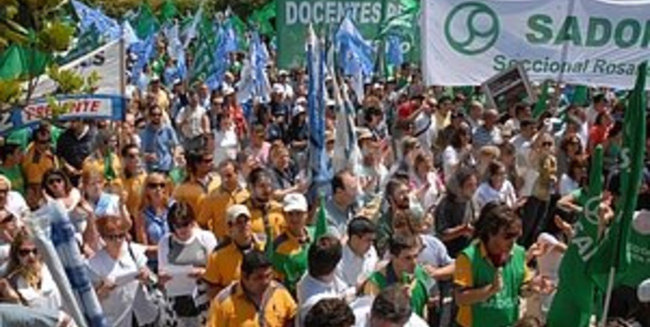 Paro y movilización docente en la provincia
