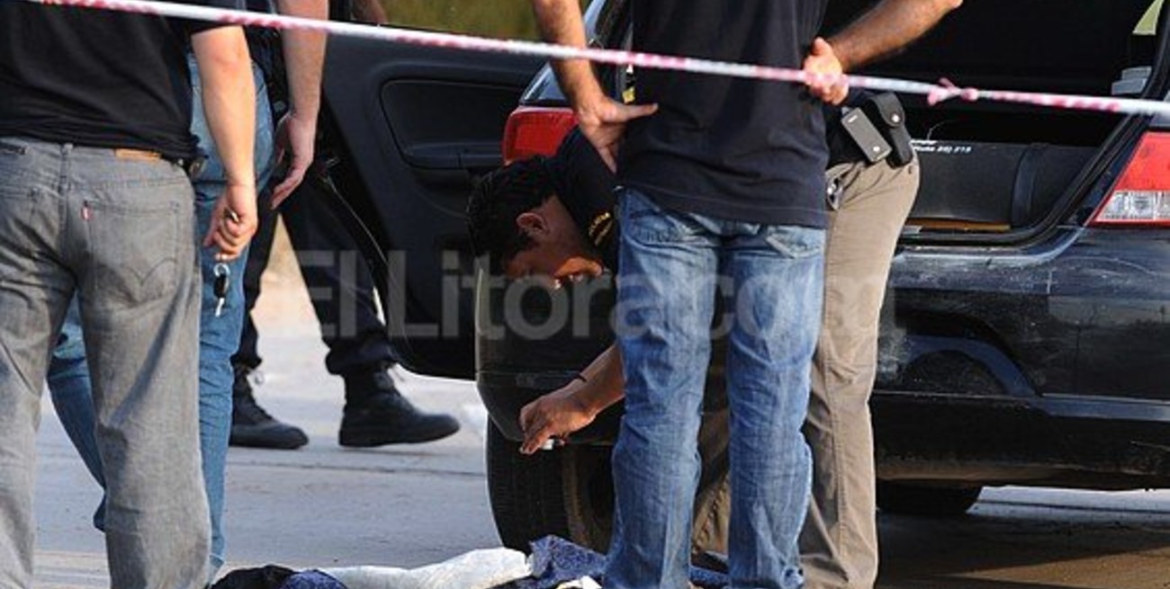 Fusilan a dos policías en un intento de robo a un camión blindado